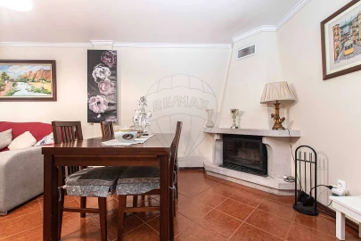 Apartamento T3 para Venda em Póvoa de Santo Adrião e Olival Basto
