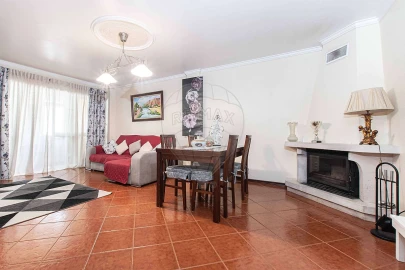Apartamento T3 para Venda em Póvoa de Santo Adrião e Olival Basto