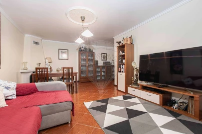 Apartamento T3 para Venda em Póvoa de Santo Adrião e Olival Basto