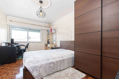 Apartamento T3 para Venda em Póvoa de Santo Adrião e Olival Basto