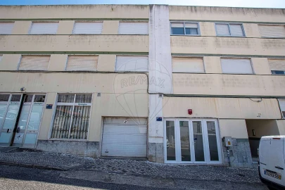 Apartamento T3 para Venda em Póvoa de Santo Adrião e Olival Basto