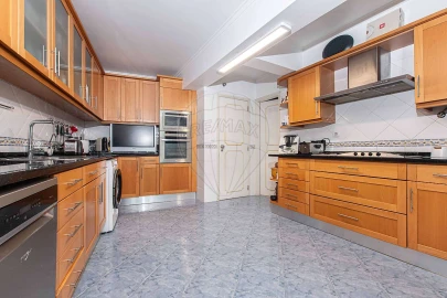 Apartamento T3 para Venda em Póvoa de Santo Adrião e Olival Basto