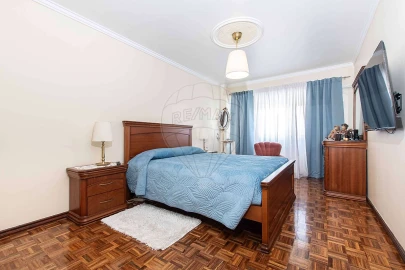 Apartamento T3 para Venda em Póvoa de Santo Adrião e Olival Basto