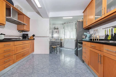 Apartamento T3 para Venda em Póvoa de Santo Adrião e Olival Basto