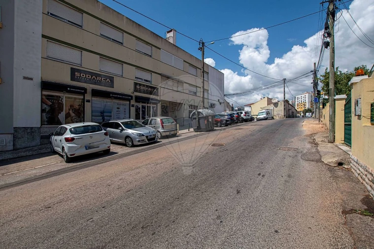 Apartamento T3 para Venda em Póvoa de Santo Adrião e Olival Basto Foto 5