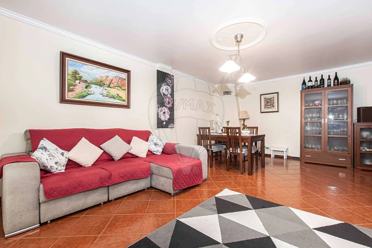 Apartamento T3 para Venda em Póvoa de Santo Adrião e Olival Basto Foto 2