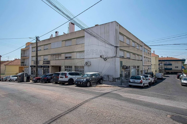 Apartamento T3 para Venda em Póvoa de Santo Adrião e Olival Basto Foto 32