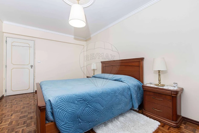 Apartamento T3 para Venda em Póvoa de Santo Adrião e Olival Basto Foto 17