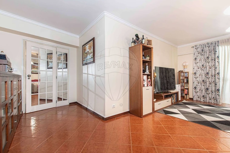 Apartamento T3 para Venda em Póvoa de Santo Adrião e Olival Basto Foto 6