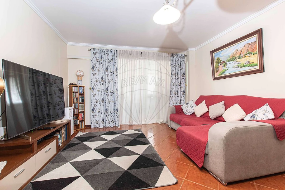 Apartamento T3 para Venda em Póvoa de Santo Adrião e Olival Basto Foto 3