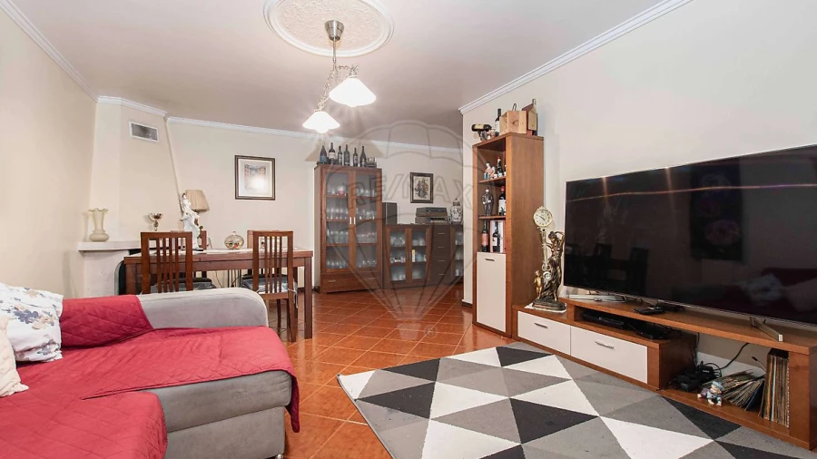 Apartamento T3 para Venda em Póvoa de Santo Adrião e Olival Basto