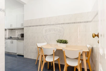 Apartamento T3 para Arrendamento em Santo António