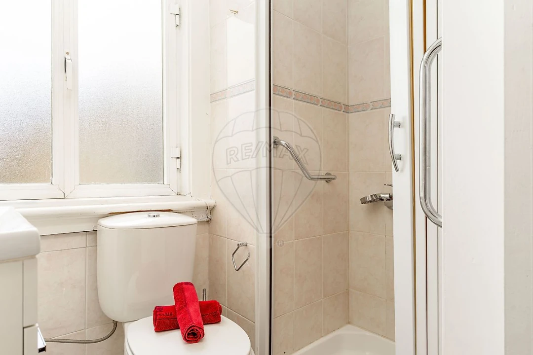 Apartamento T3 para Arrendamento em Santo António Foto 4
