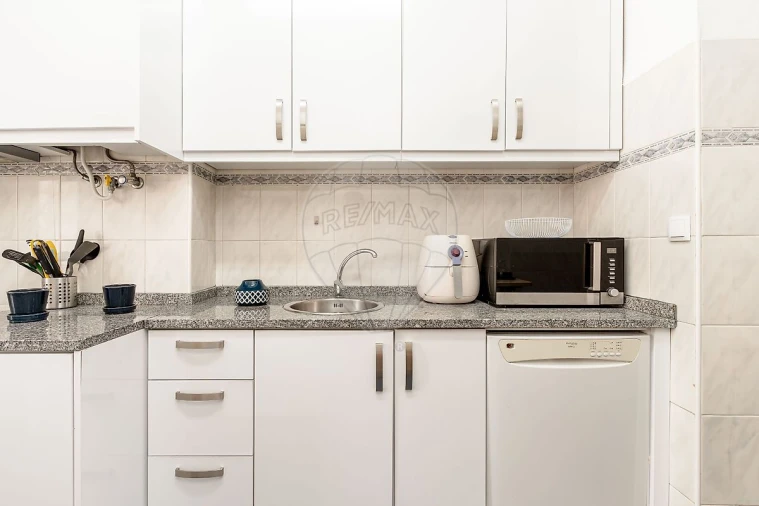 Apartamento T3 para Arrendamento em Santo António Foto 14