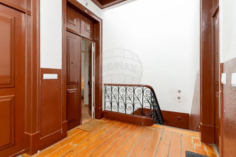 Apartamento T3 para Arrendamento em Santo António Foto 27