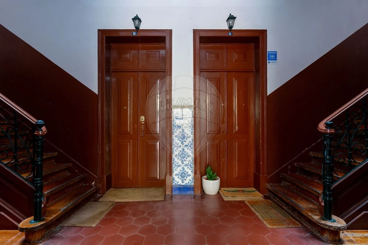 Apartamento T3 para Arrendamento em Santo António Foto 32