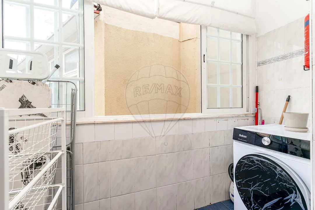 Apartamento T3 para Arrendamento em Santo António Foto 16