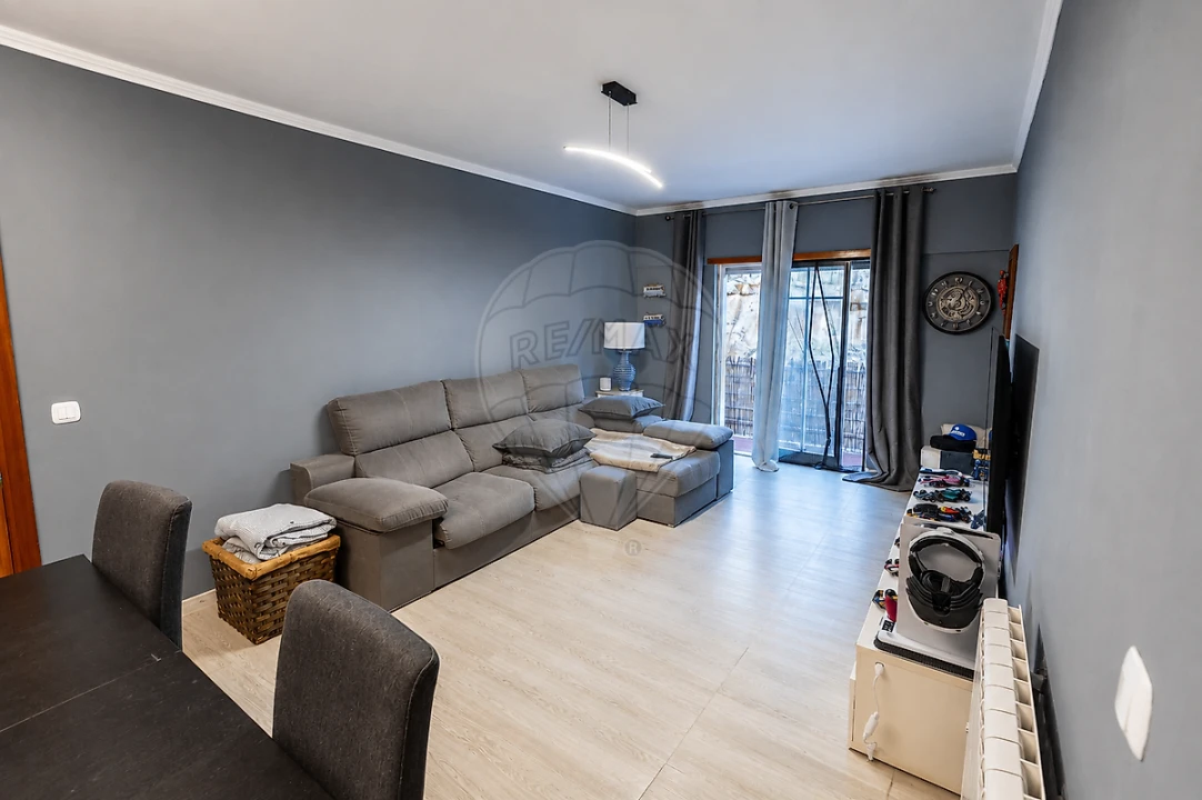 Apartamento T2 para Venda em Rio de Mouro Foto 6