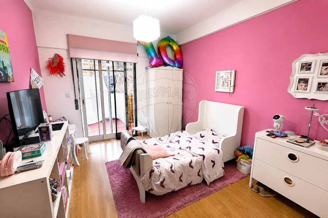 Apartamento T2 para Venda em Rio de Mouro Foto 4