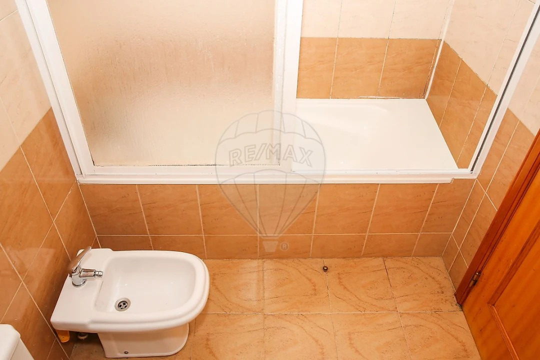 Apartamento T2 para Venda em Carregado e Cadafais Foto 24