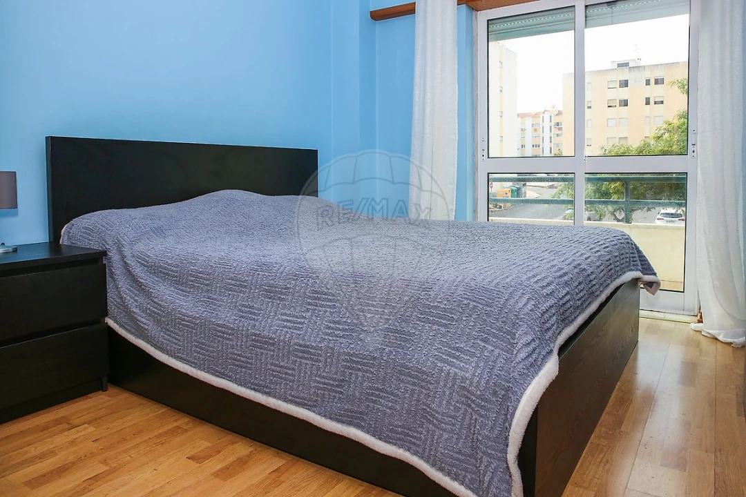 Apartamento T2 para Venda em Carregado e Cadafais Foto 15