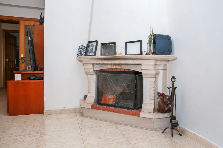 Apartamento T2 para Venda em Carregado e Cadafais Foto 11