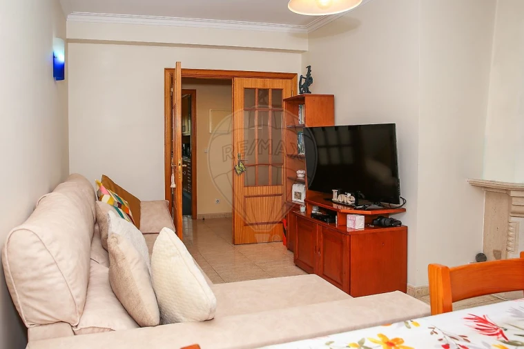 Apartamento T2 para Venda em Carregado e Cadafais Foto 9