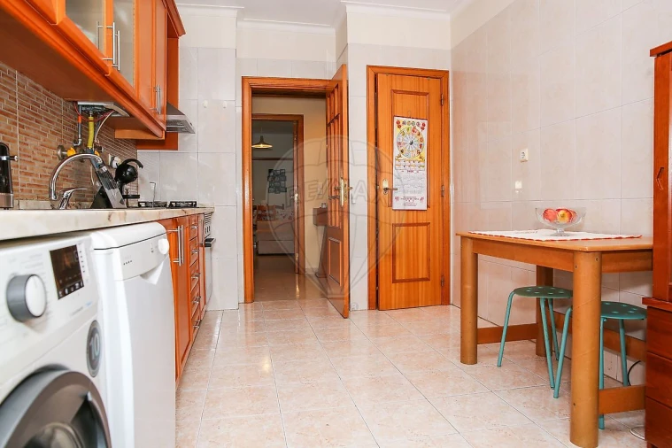 Apartamento T2 para Venda em Carregado e Cadafais Foto 6