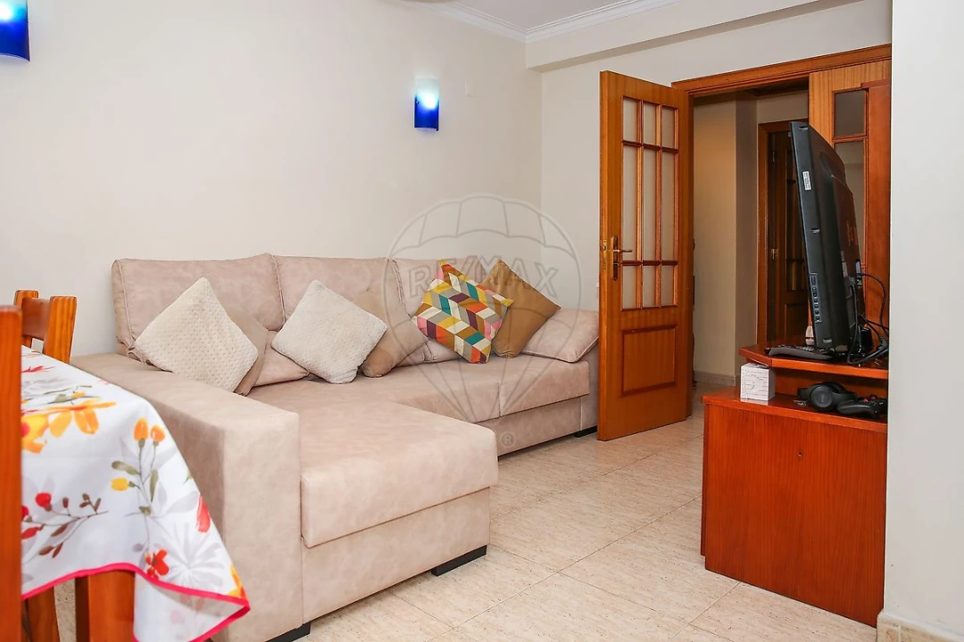 Apartamento T2 para Venda em Carregado e Cadafais Foto 12