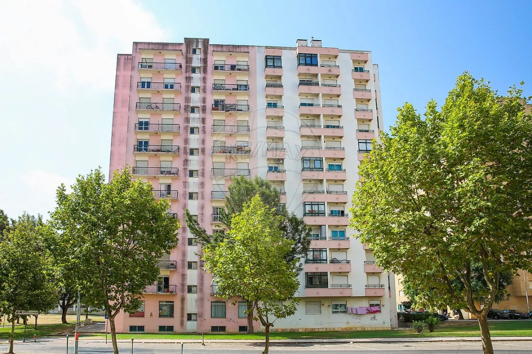 Apartamento T2 para Venda em Carregado e Cadafais Foto 25