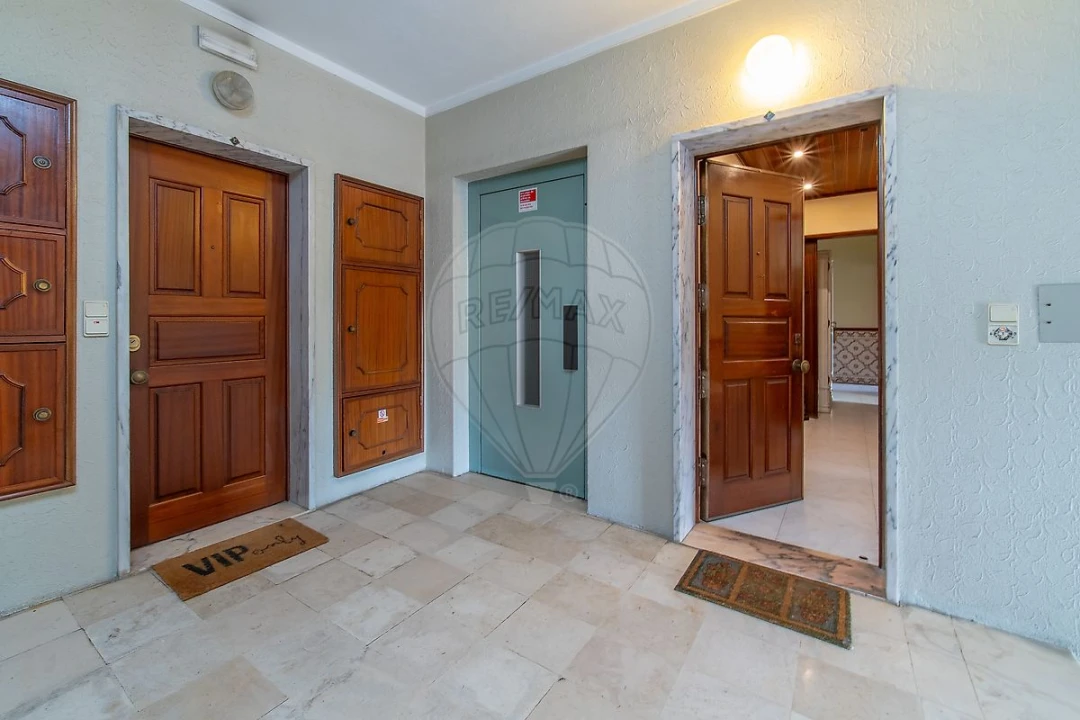 Apartamento T3 para Venda em Loures Foto 4