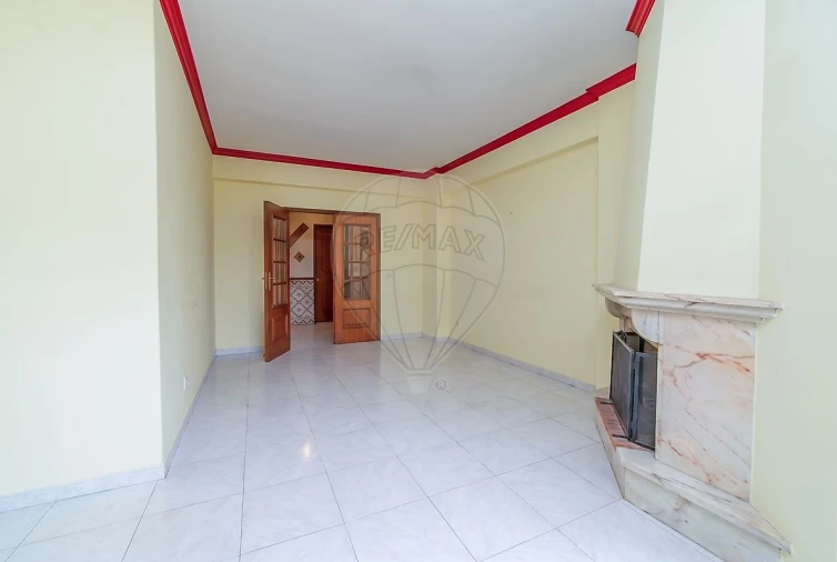 Apartamento T3 para Venda em Loures Foto 2