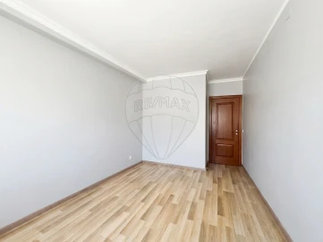 Apartamento T1 para Venda em Carregado e Cadafais
