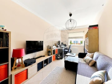 Apartamento T1 para Venda em Carregado e Cadafais