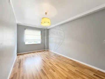 Apartamento T1 para Venda em Carregado e Cadafais