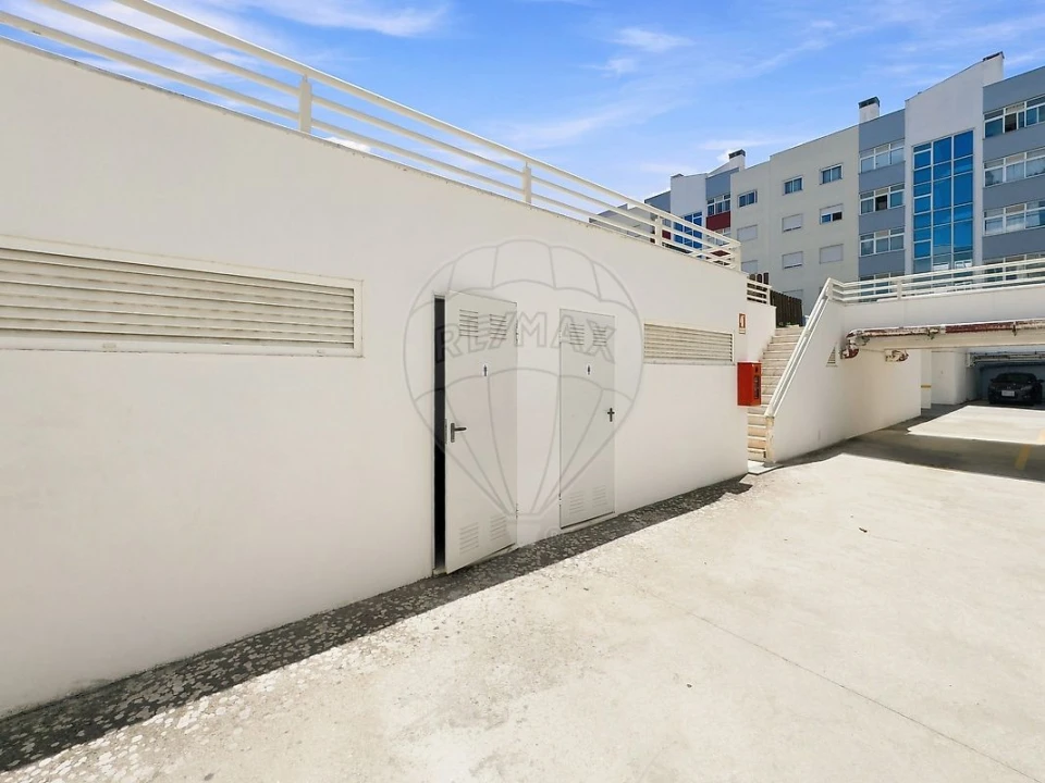 Apartamento T1 para Venda em Carregado e Cadafais Foto 4