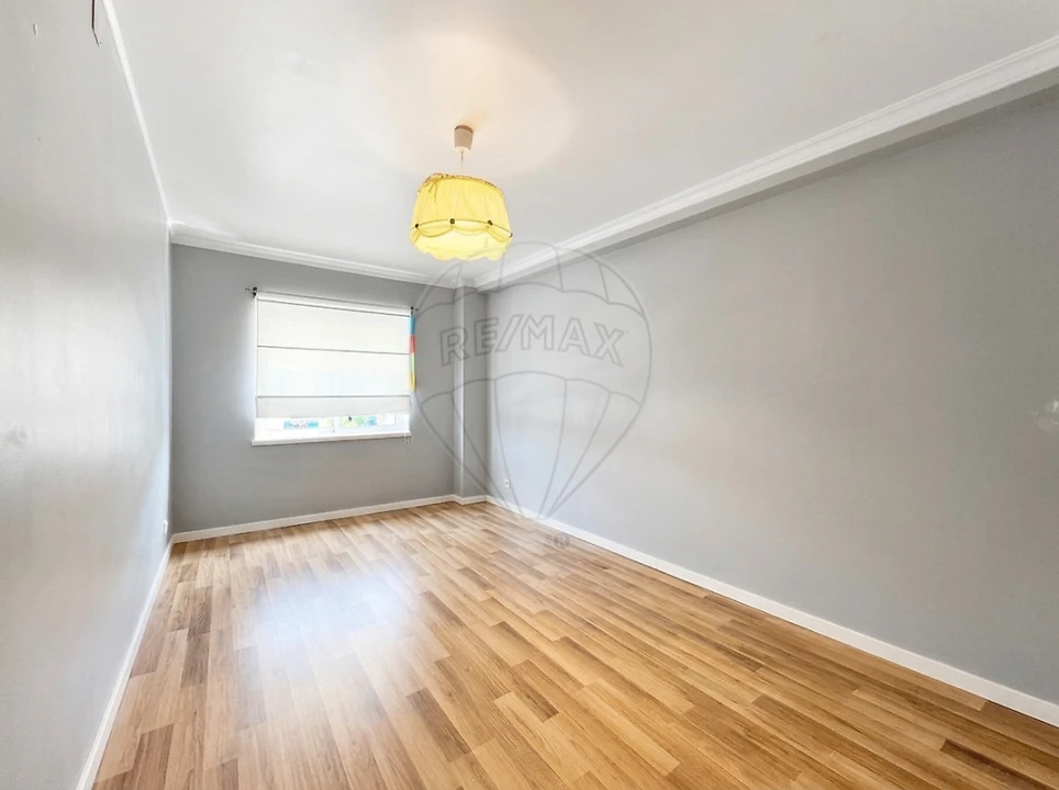 Apartamento T1 para Venda em Carregado e Cadafais Foto 6