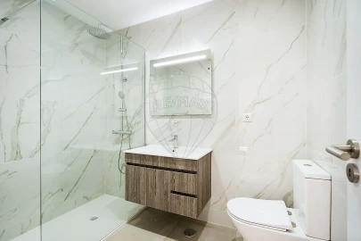 Apartamento T2 para Venda em Sacavém e Prior Velho