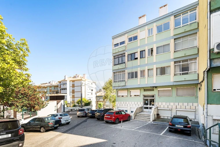 Apartamento T2 para Venda em Sacavém e Prior Velho Foto 4
