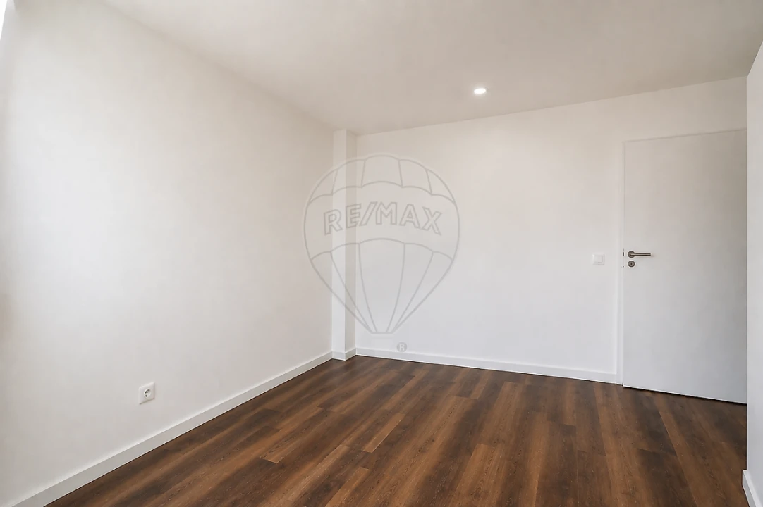 Apartamento T2 para Venda em Sacavém e Prior Velho Foto 21