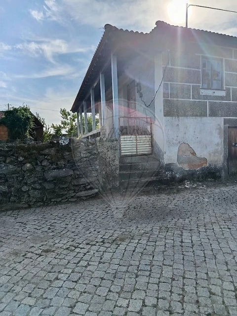Moradia T4 para Venda em Carrazedo de Montenegro e Curros