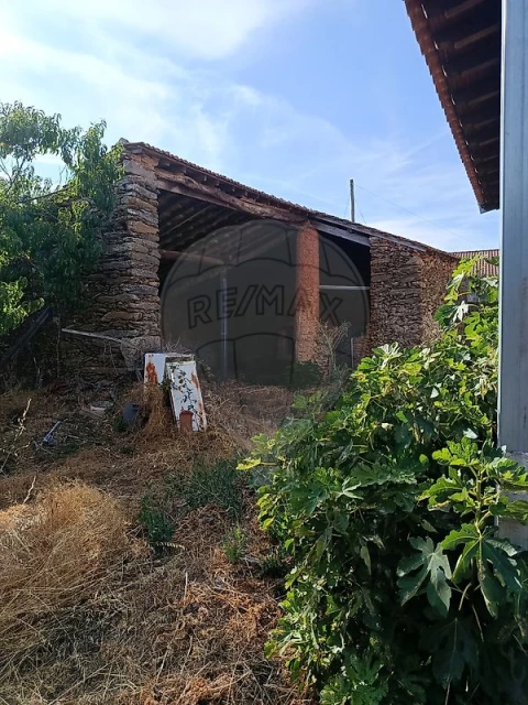 Moradia T4 para Venda em Carrazedo de Montenegro e Curros