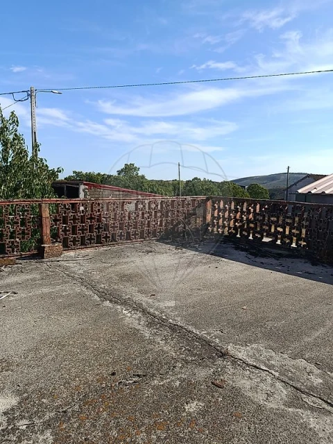 Moradia T4 para Venda em Carrazedo de Montenegro e Curros