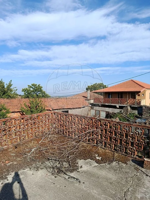 Moradia T4 para Venda em Carrazedo de Montenegro e Curros