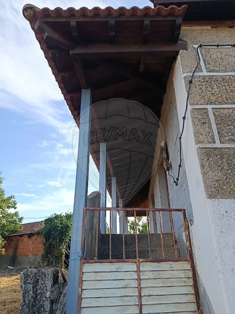 Moradia T4 para Venda em Carrazedo de Montenegro e Curros