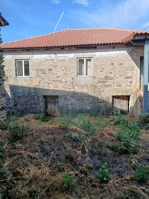 Moradia T4 para Venda em Carrazedo de Montenegro e Curros