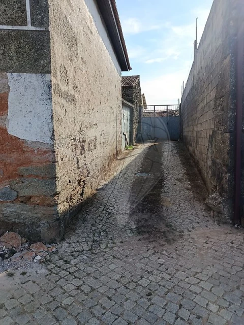 Moradia T4 para Venda em Carrazedo de Montenegro e Curros