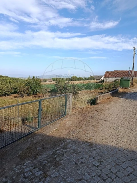 Moradia T4 para Venda em Carrazedo de Montenegro e Curros