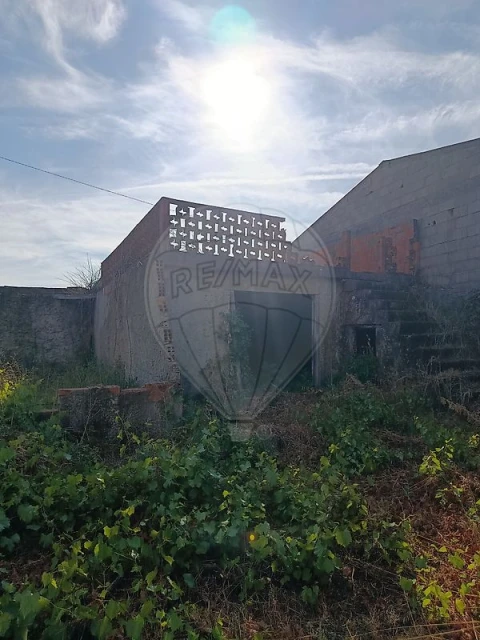 Moradia T4 para Venda em Carrazedo de Montenegro e Curros