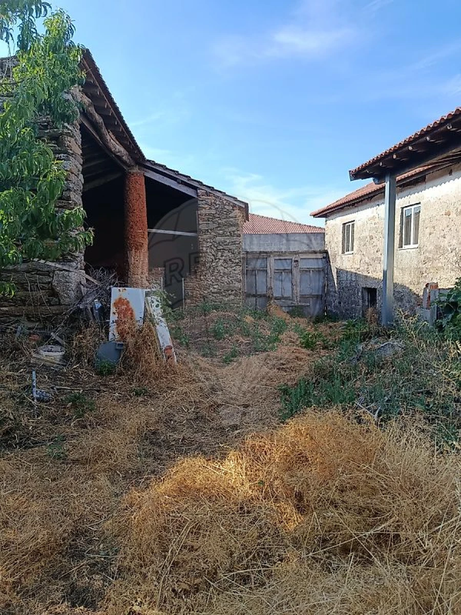 Moradia T4 para Venda em Carrazedo de Montenegro e Curros Foto 39